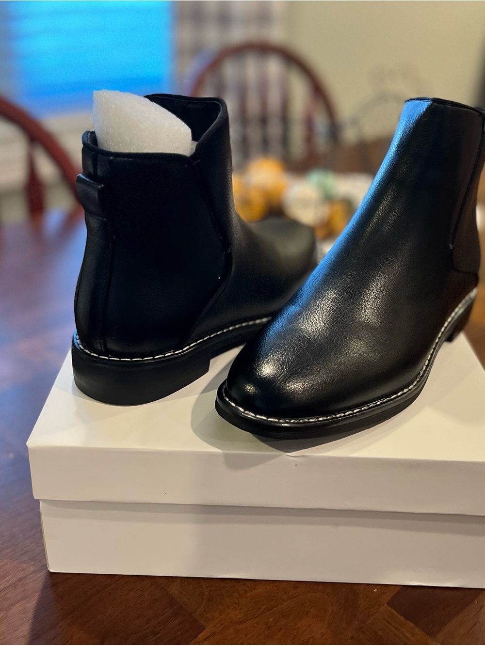 Moda Black Leather Ankle Booties with Contrast Stitching 6.5